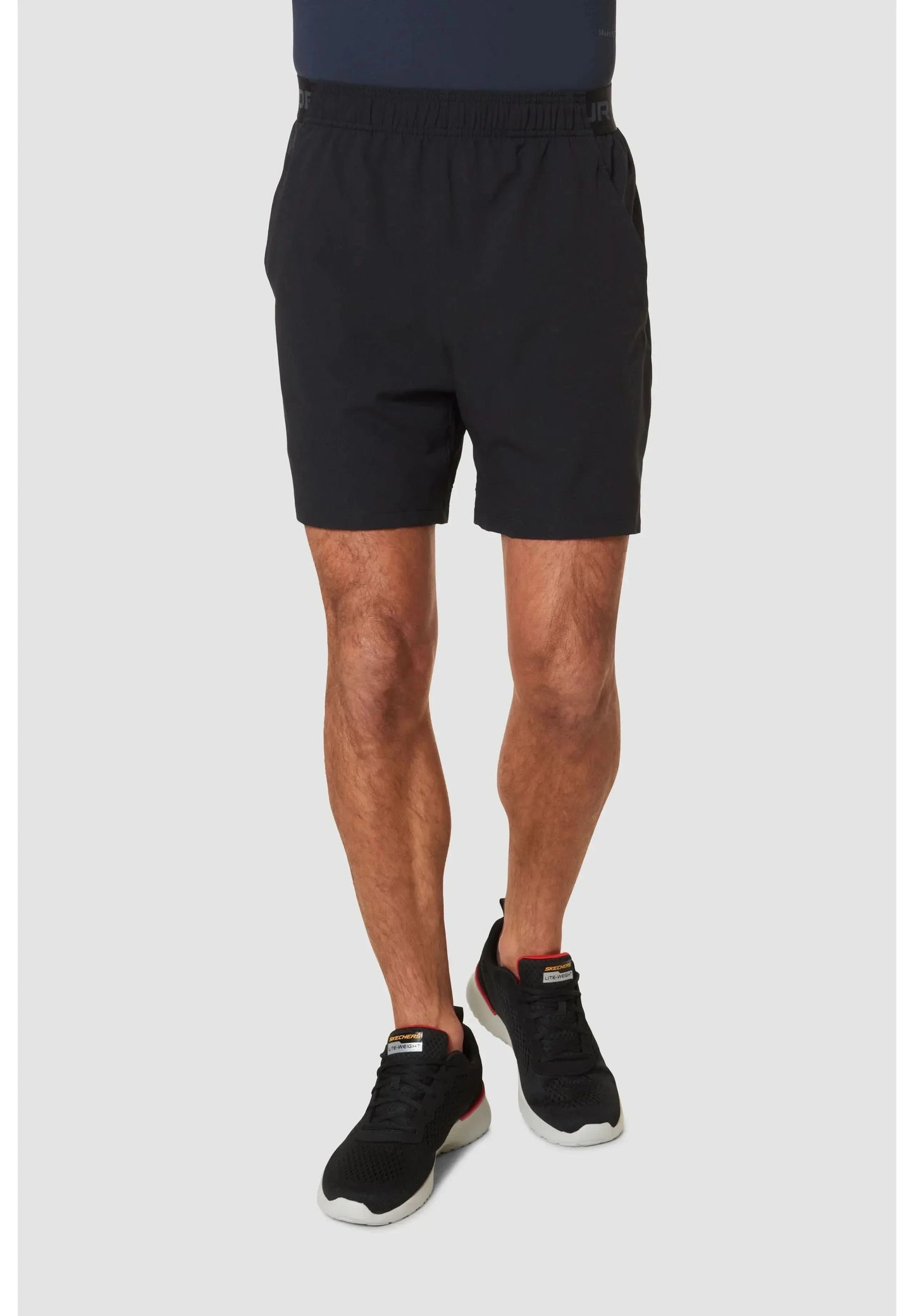 Schlichte Shorts mit elastischem Bund und Seitenschlitzen