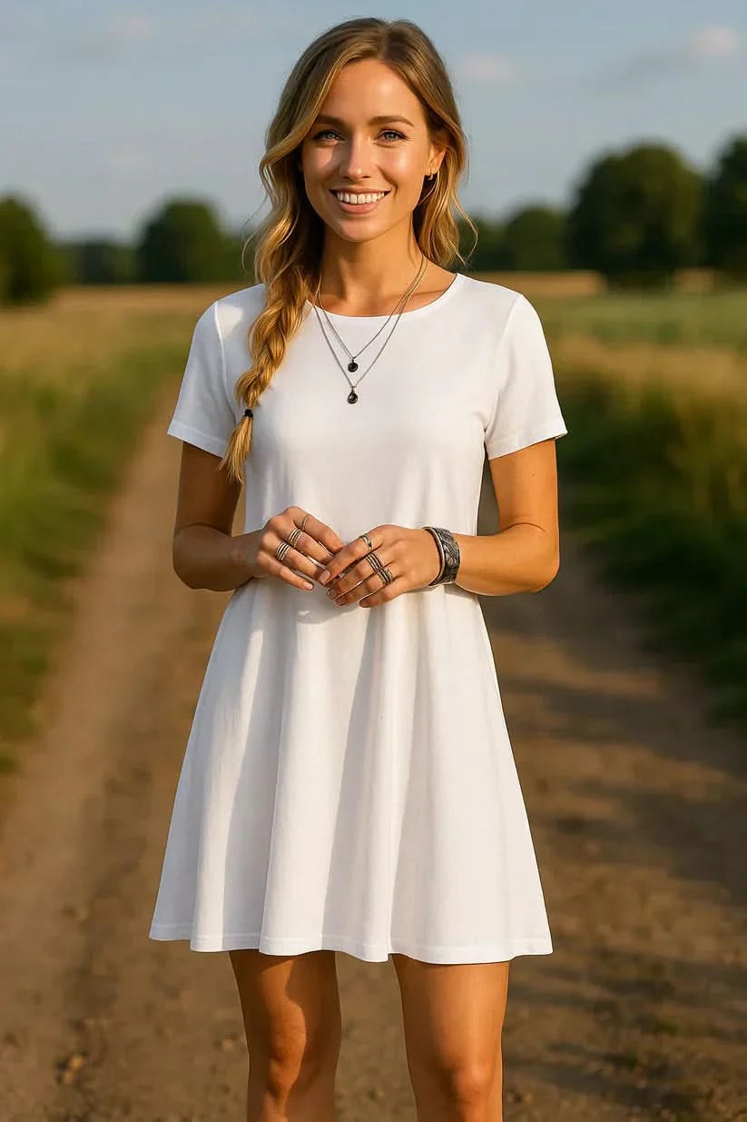 Kurzes Kleid mit Rundhalsausschnitt und ausgestelltem Schnitt