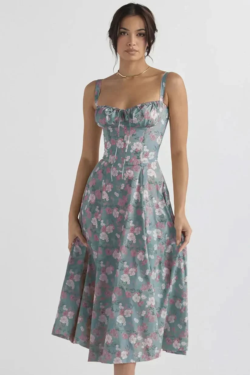 Midikleid mit Trägern und seitlichem Schlitz