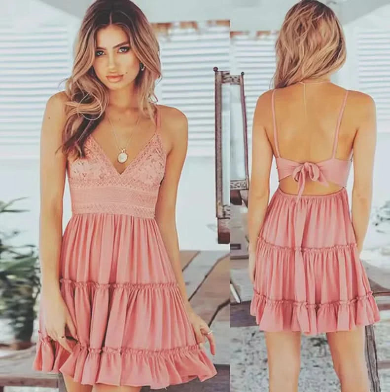 Kurzes Trägerkleid mit Schleifendetail am Rücken