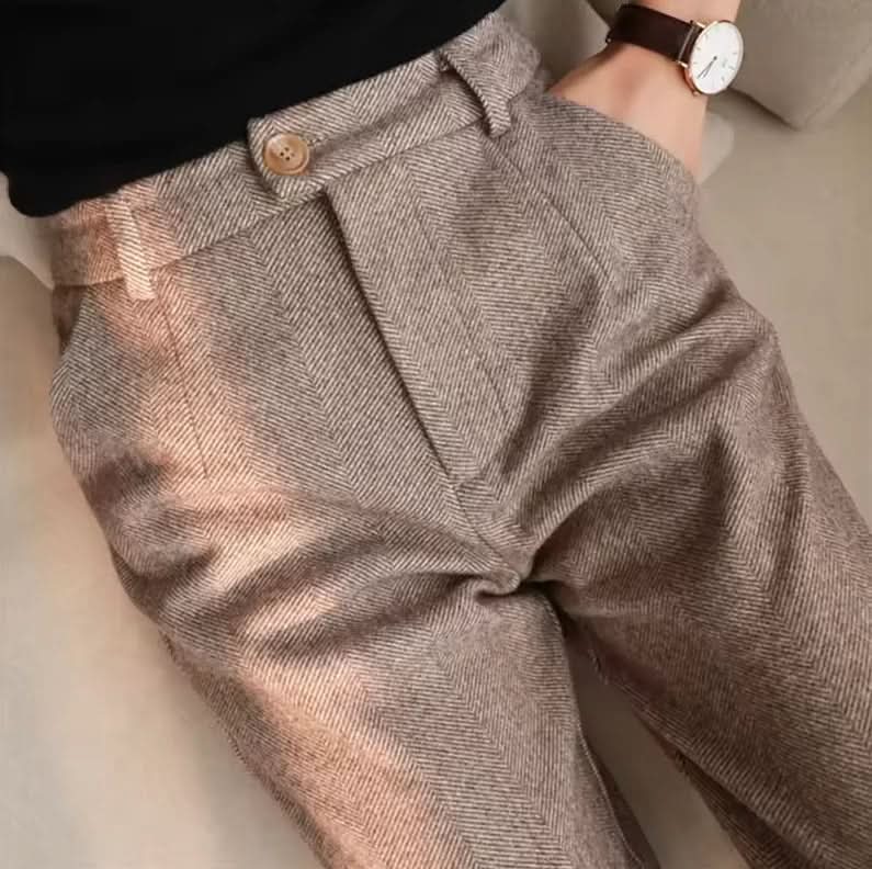 Hose mit Bundfalte und Knopfverschluss