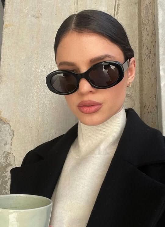 Sonnenbrille mit ovalem Rahmen