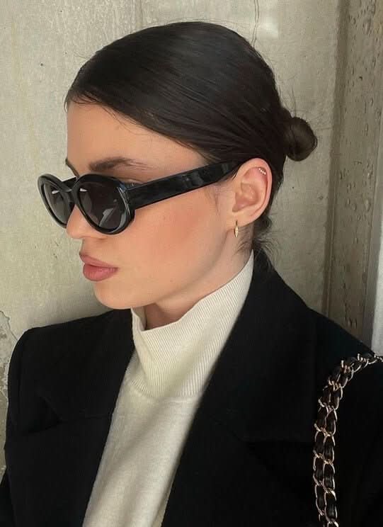 Sonnenbrille mit ovalem Rahmen