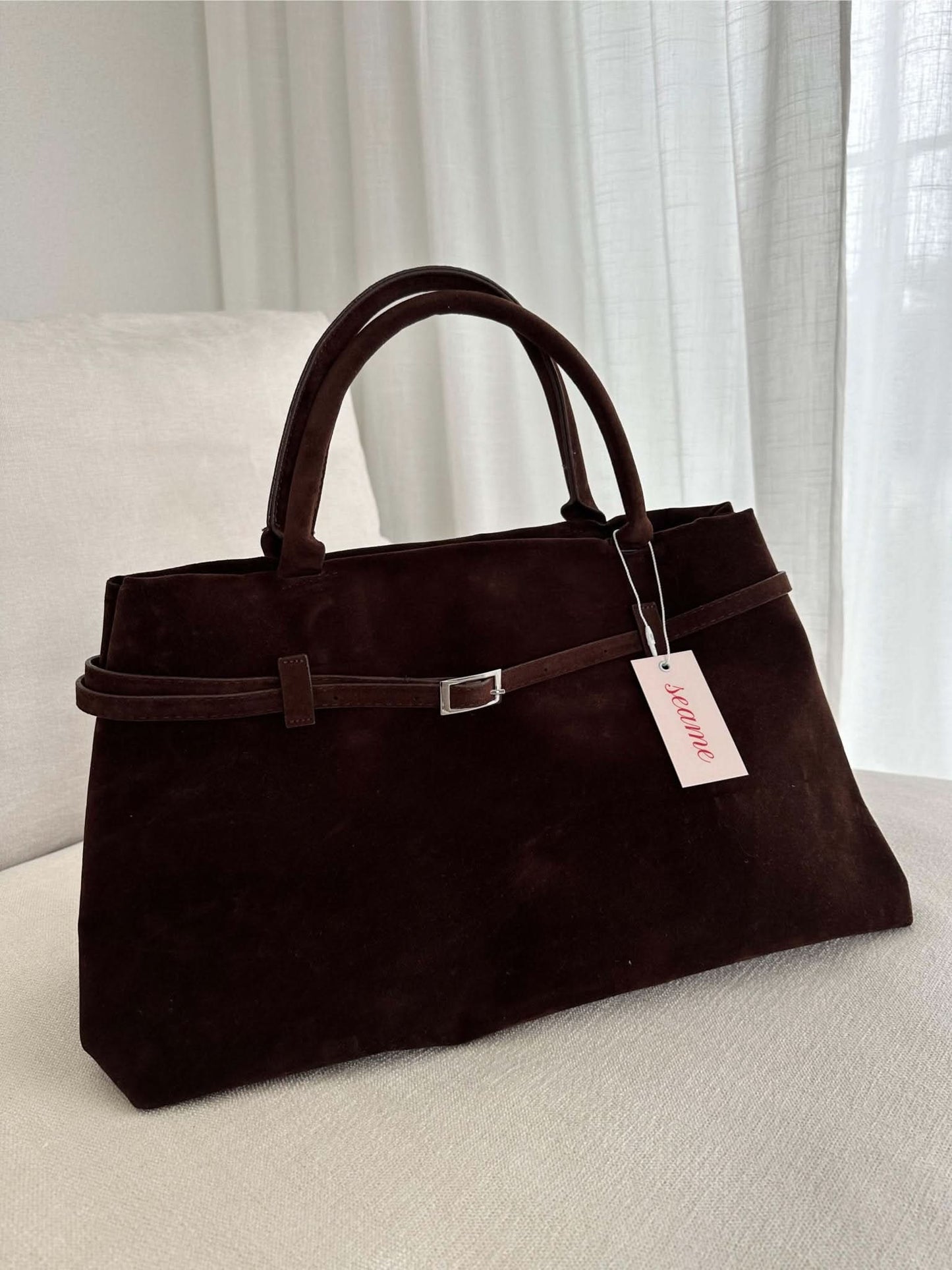 Handtasche mit Überschlag und Henkeln