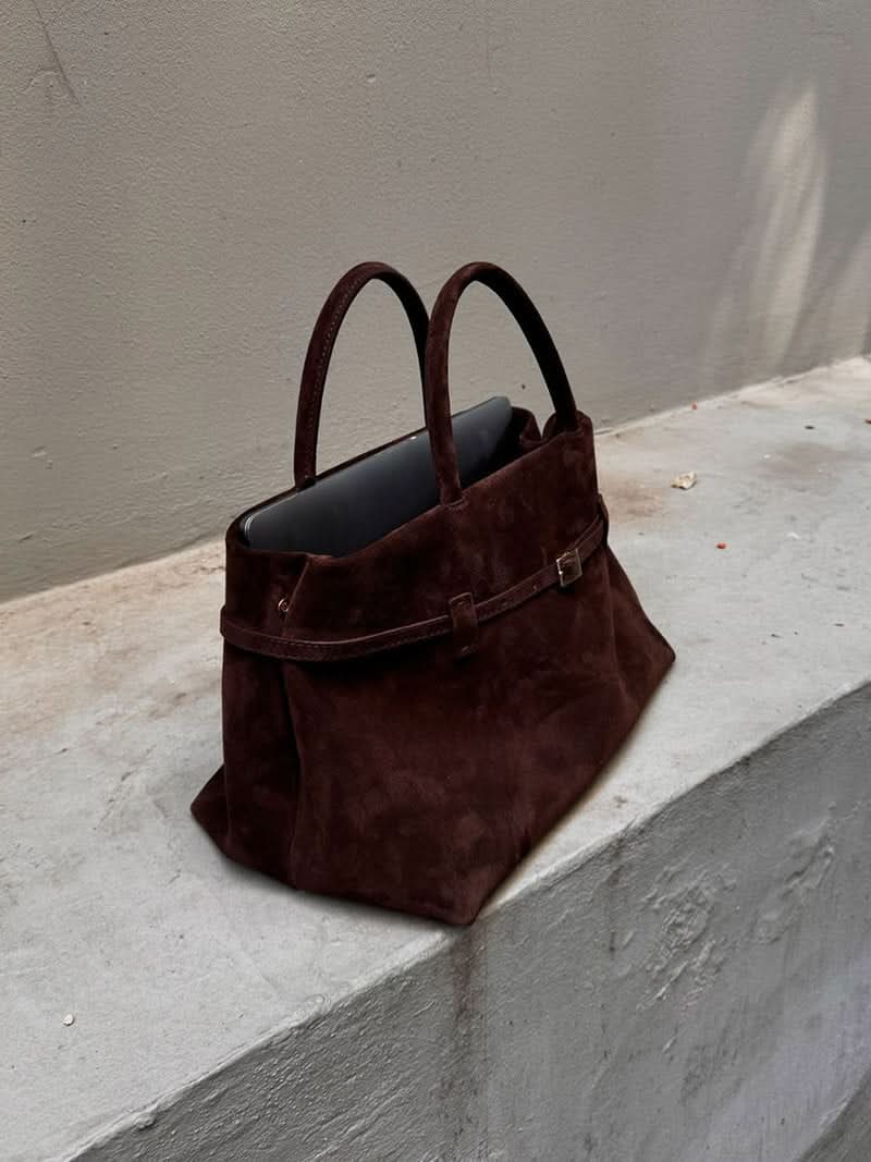 Handtasche mit Überschlag und Henkeln