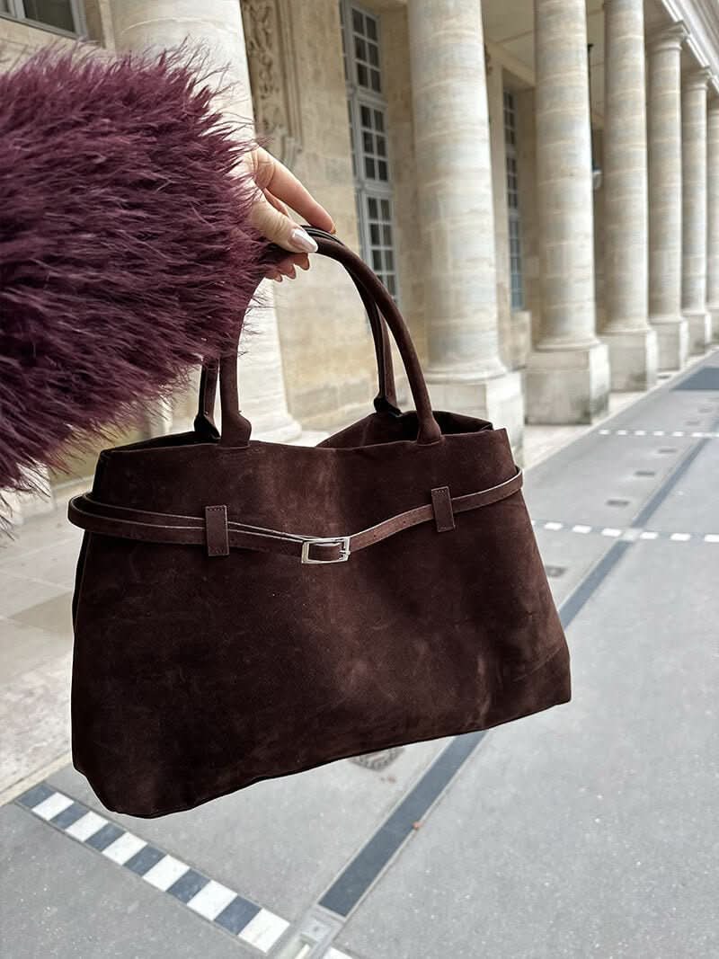 Handtasche mit Überschlag und Henkeln