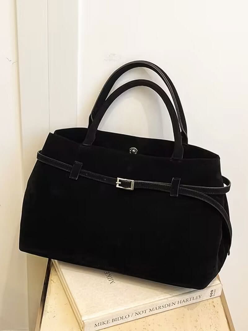 Handtasche mit Überschlag und Henkeln