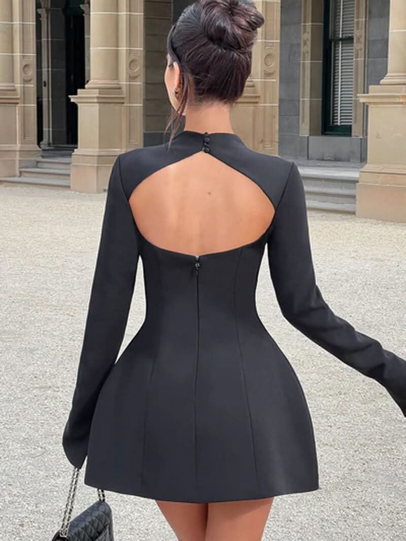 Minikleid mit langen Ärmeln und Rückenausschnitt