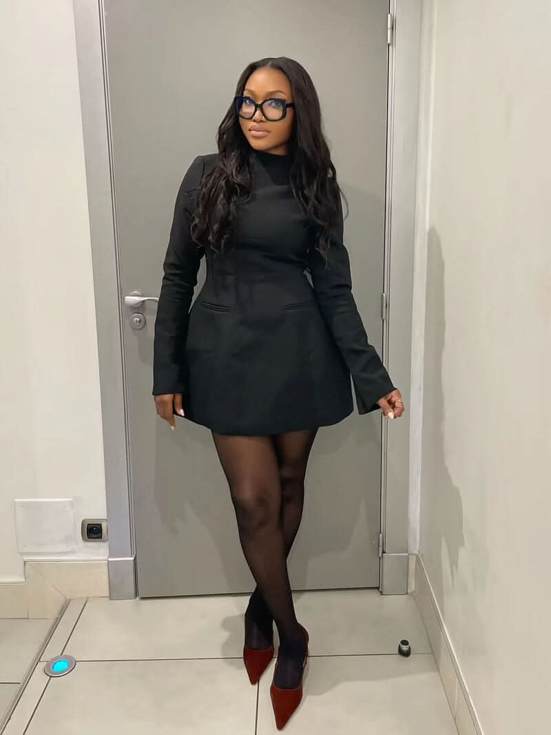 Minikleid mit langen Ärmeln und Rückenausschnitt