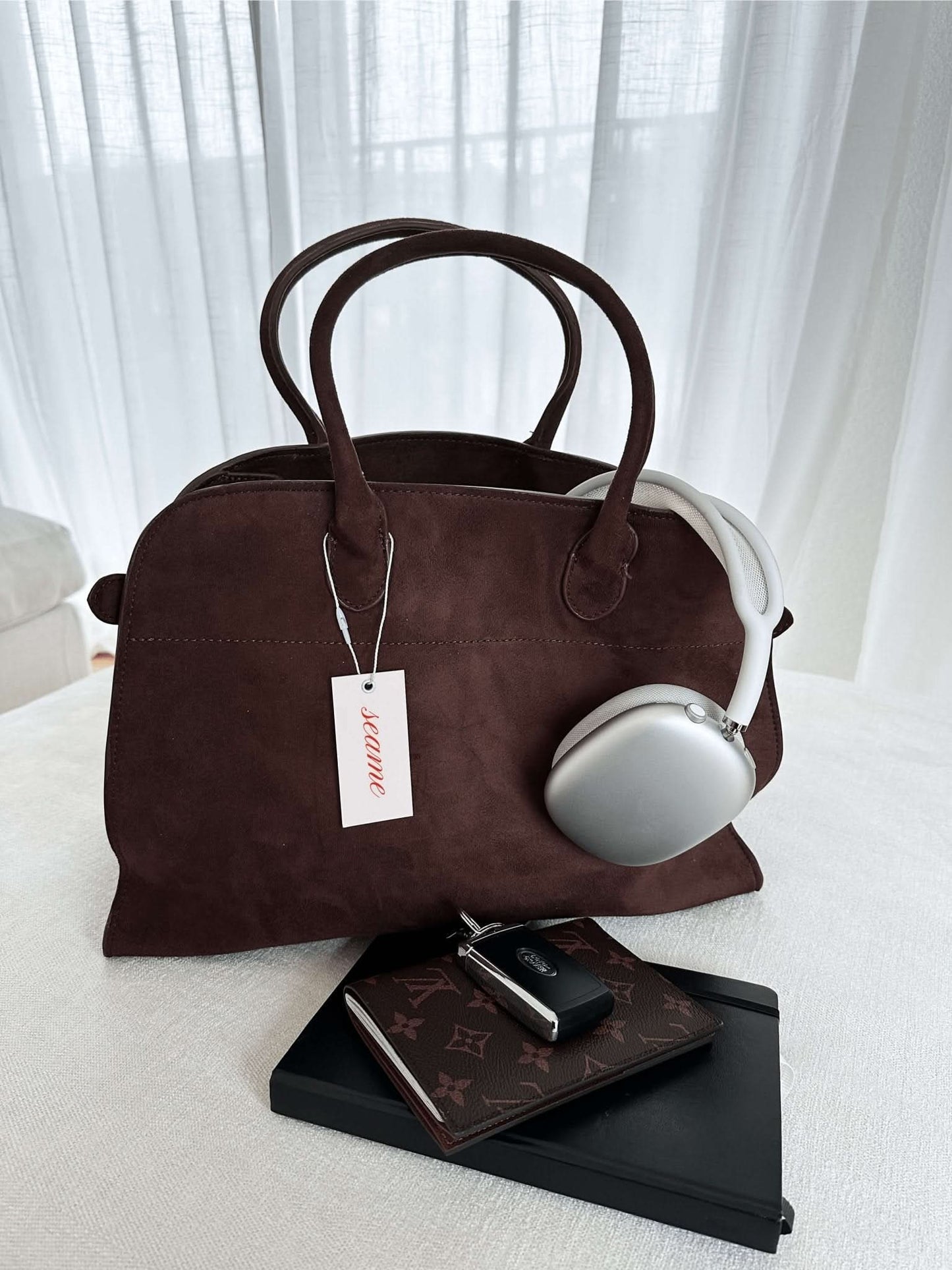 Große Handtasche mit Henkeln und Struktur-Oberfläche