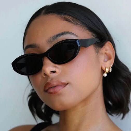 Schmale Sonnenbrille mit geschwungenem Rahmen