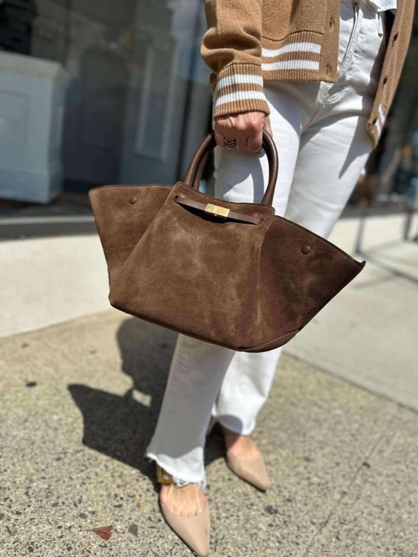Handtasche mit Tragegriffen und Schulterriemen