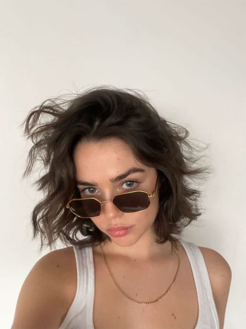 Sonnenbrille mit Metallrahmen und eckigen Gläsern