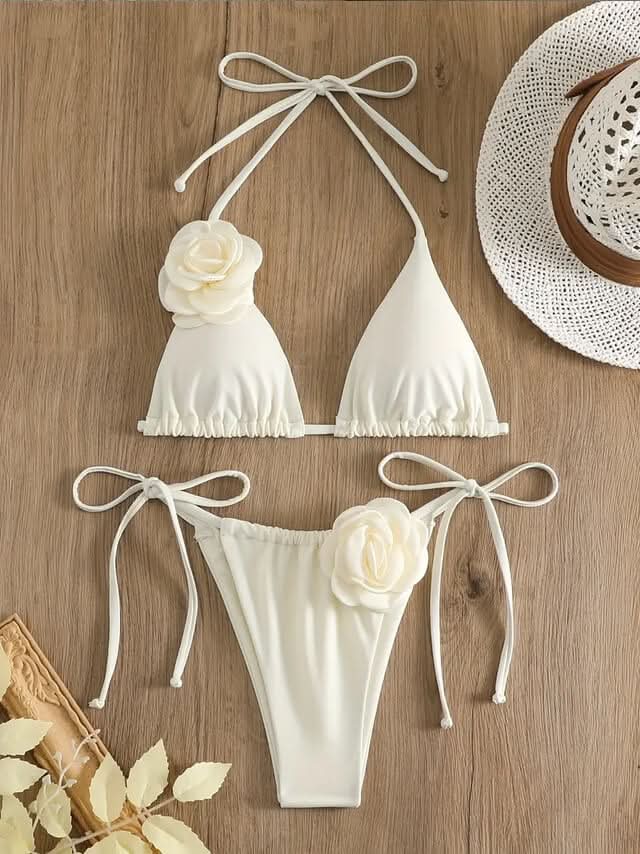 Dreiteiliges Set mit Bikini und Netz-Überwurf