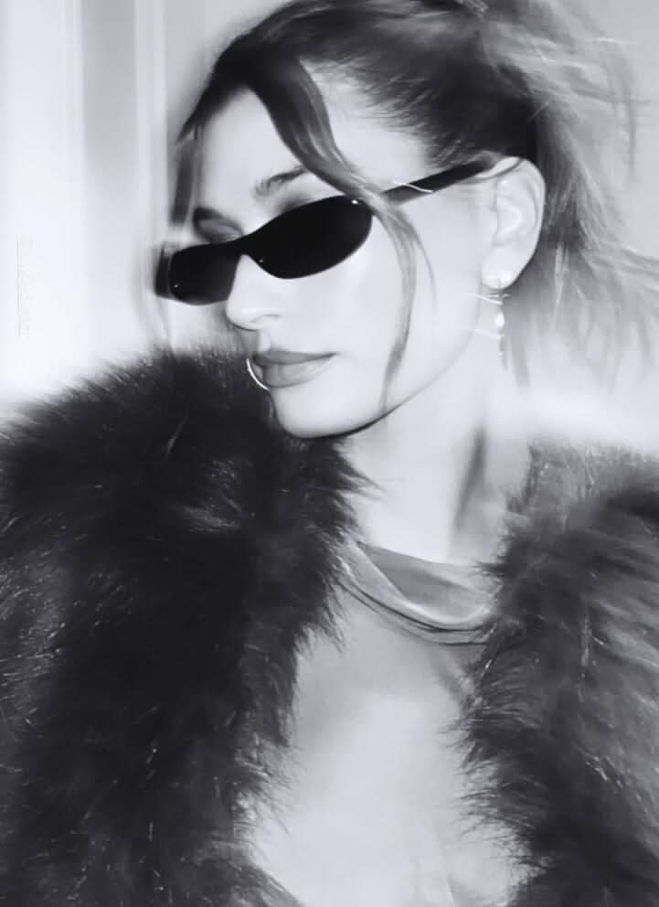 Sonnenbrille mit ovalen Gläsern und schmalem Rahmen