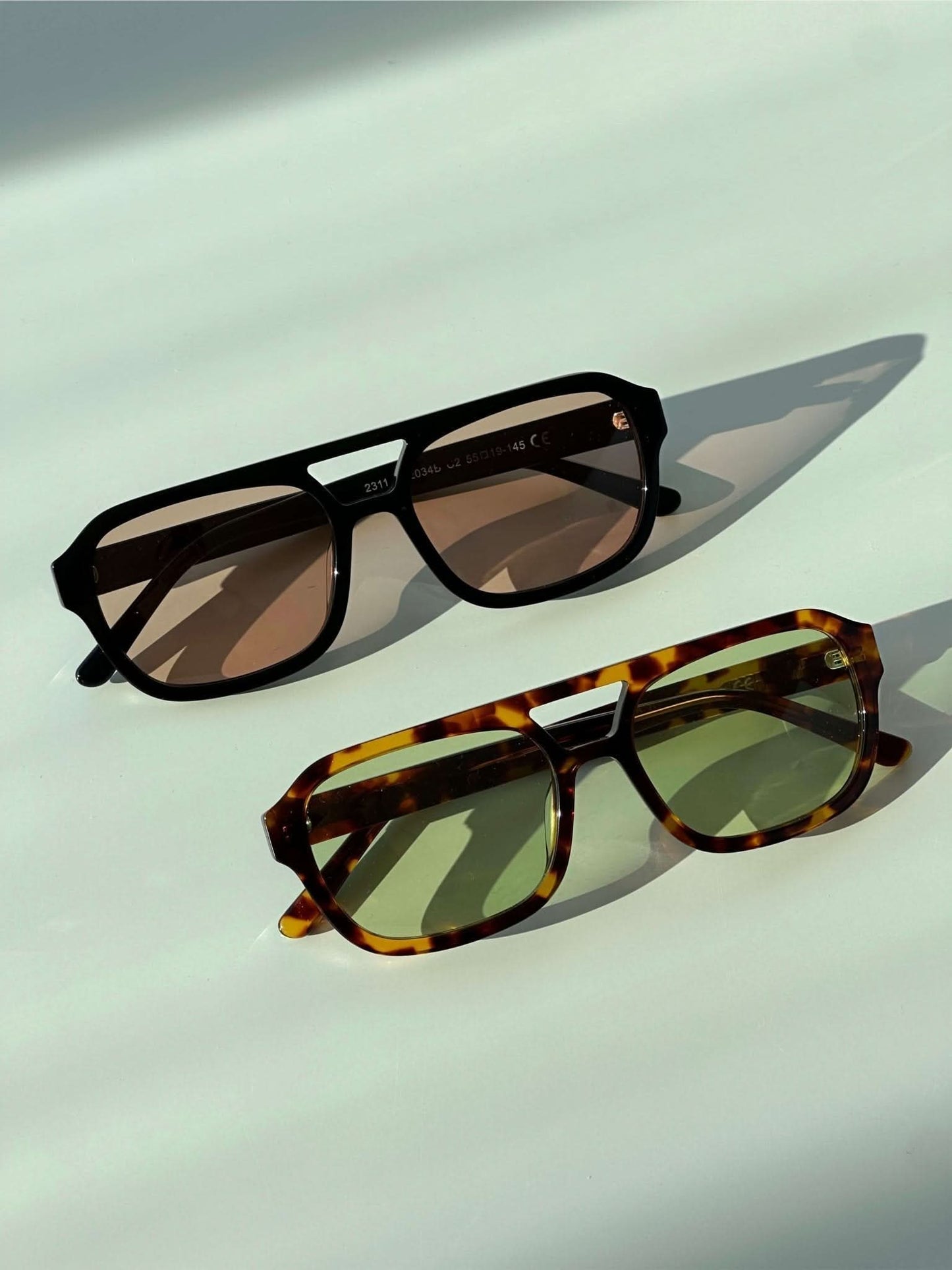 Sonnenbrille mit Retro-Rahmen und breiten Bügeln