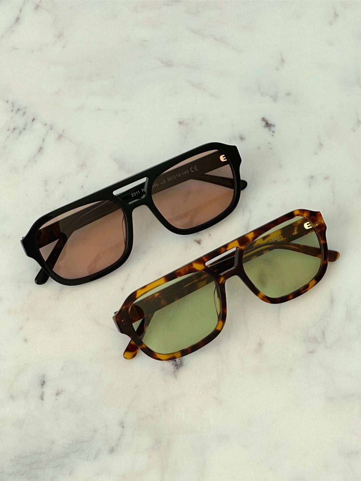 Sonnenbrille mit Retro-Rahmen und breiten Bügeln