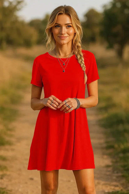 Kurzes Kleid mit Rundhalsausschnitt und ausgestelltem Schnitt