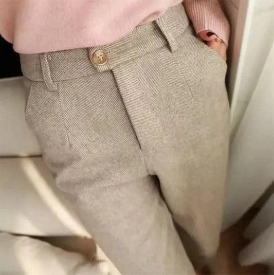 Hose mit Bundfalte und Knopfverschluss